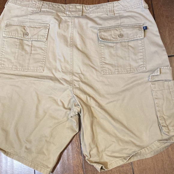 EUC- MEN'S VINTAGE DOCKERS CARGO SHORTS - Size 40 - Picture 8 of 8